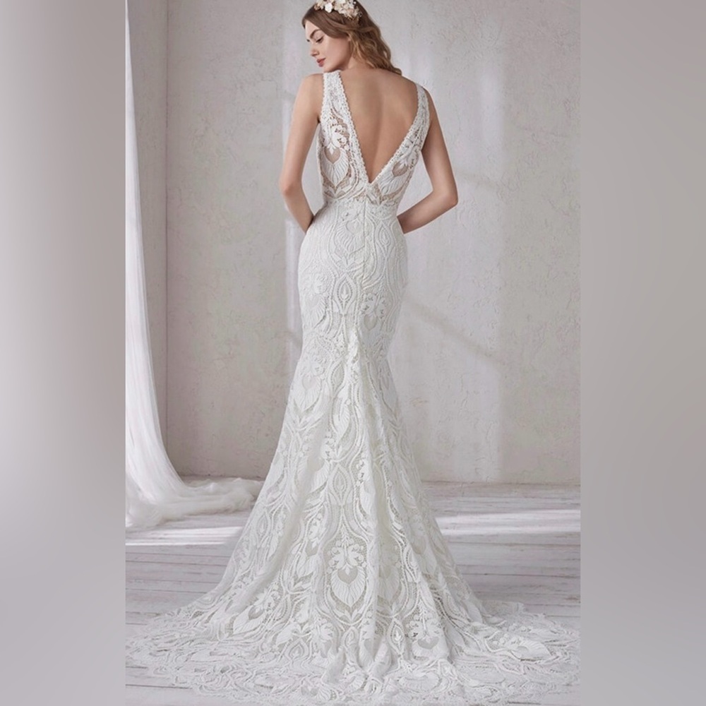 PRONOVIAS Barcelona— Magnolia BOHO wedding dress - Picture 2 of 9